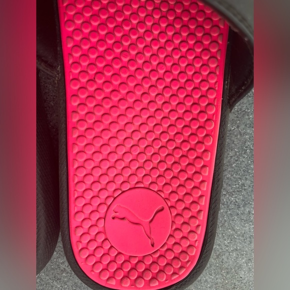 Girls Puma Slides sandals, sz 2, Perfect to slide on after summertime sports⚽️🥎 - Picture 5 of 7
